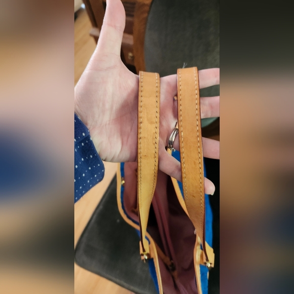 Dooney & Bourke Navy and Tan Tote Bag - Picture 4 of 9